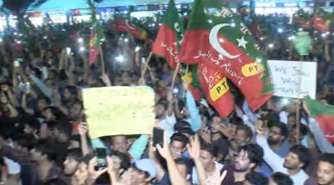 پی ٹی آئی رہنماؤں پر فرد جرم عائد، گواہان طلب