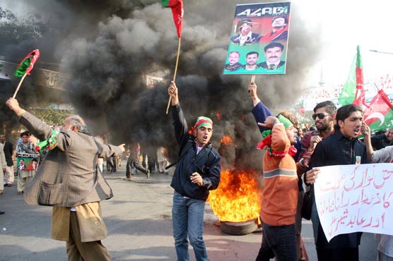 پی ٹی آئی دھرنے کا چوتھا روز، راستے بند، شہریوں کو شدید پریشانی کا سامنا