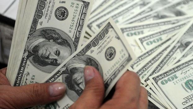 روپے کے مقابلے میں ڈالر کی قدر میں آج بھی اضافہ
