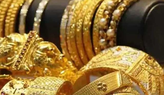 سونے کی فی تولہ قیمت میں 350روپے کی کمی