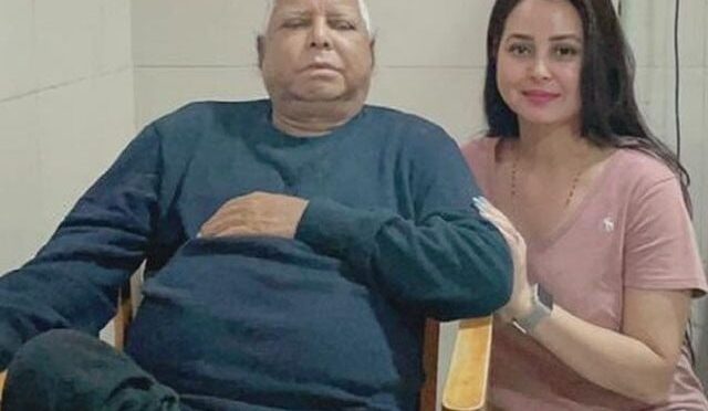 بھارتی سیاستدان لالو پرساد کے گردے فیل؛ بیٹی کا گردہ دینے کا فیصلہ