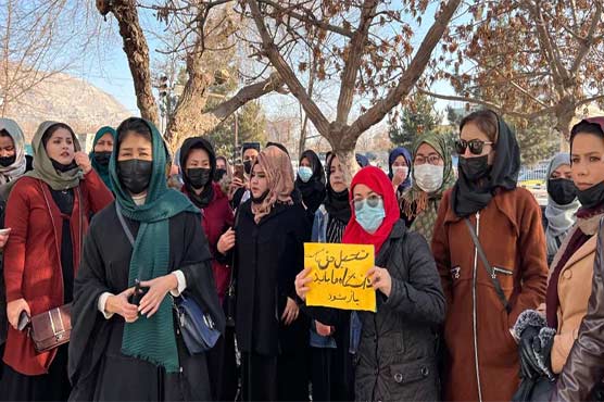 افغانستان : خواتین پر پابندی کے بعد 4 این جی اوز نے کام معطل کردیا