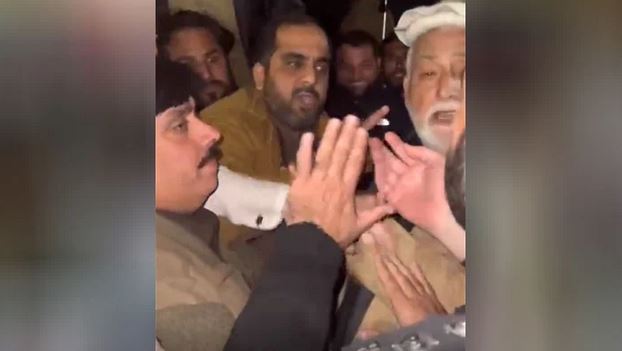 پی ٹی آئی کے کارکنوں نے اقدام قتل کے ملزم کو چھڑوانے کیلئے تھانے پر دھاوا بول دیا
