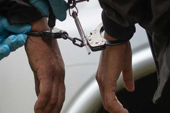 کراچی : بینک سے نکلنے والے شہریوں کو لوٹنے والے 4 ملزمان گرفتار