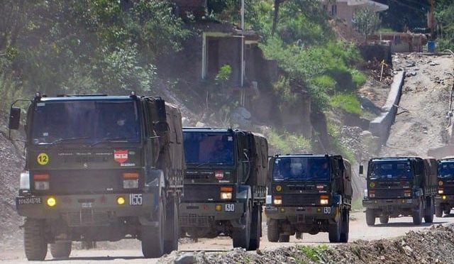 بھارتی فوج کے ٹرک کو حادثہ؛ 3 افسران سمیت 16 اہلکار ہلاک