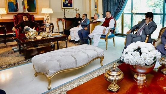 عمران سے ارکان اسمبلی کی ملاقات، پنجاب اسمبلی کی تحلیل پر تحفظات کا اظہار