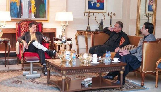 مونس کی عمران خان سے ملاقات، آئندہ کے لائحہ عمل پرمشاورت