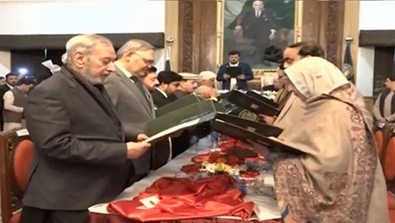کے پی کی نگران کابینہ میں ارب پتی خاندانوں سے تعلق رکھنے والی شخصیات بھی شامل