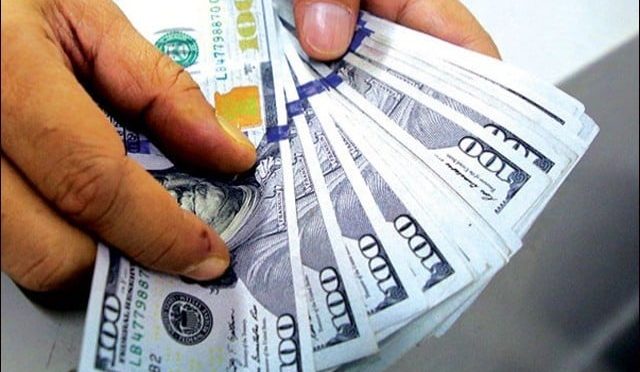 ڈالر بیک فٹ پر آگیا، انٹربینک ریٹ 276 روپے سے نیچے آگئے