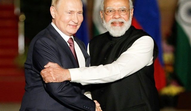 بھارت کا روسی پیٹرول کی ادائیگیاں ڈالر کے بجائے درہم میں کرنے کا فیصلہ