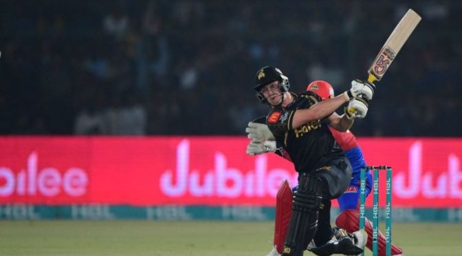 محض 2 رنز پر تین وکٹیں گنوانے کے بعد پشاور کا شاندار کم بیک، کراچی کو 198 کا ہدف