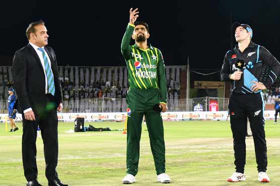 چوتھا ٹی 20، پاکستان کا ٹاس جیت کر فیلڈنگ کا فیصلہ