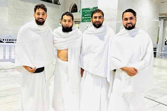 قومی کرکٹر افتخار احمد نے عمرے کی سعادت حاصل کر لی