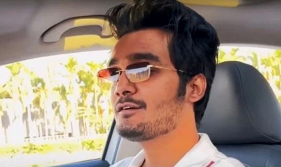 معروف انڈین یوٹیوبر نے اسلام قبول کرلیا