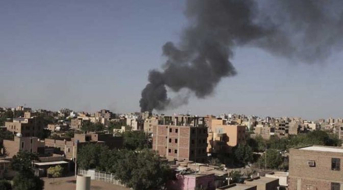 سوڈان میں متحارب گروپوں کا سعودی عرب اور بحرین کے سفارتخانوں پر حملہ