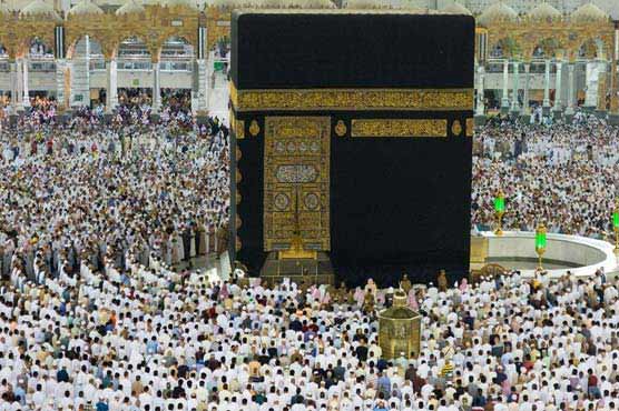 رش کے اوقات میں حجراسود کے قریب نہ جائیں: سعودی وزارت حج