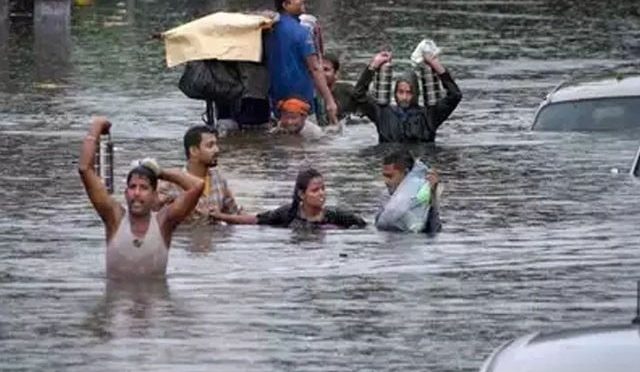بھارت میں بارشوں میں 12 افراد ہلاک، 2 فوجی بھی بہہ گئے