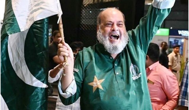 ورلڈکپ؛ چاچا بشیر کو سیکیورٹی اہلکاروں نے ’’پاکستانی پرچم‘‘ لہرانے سے روک دیا