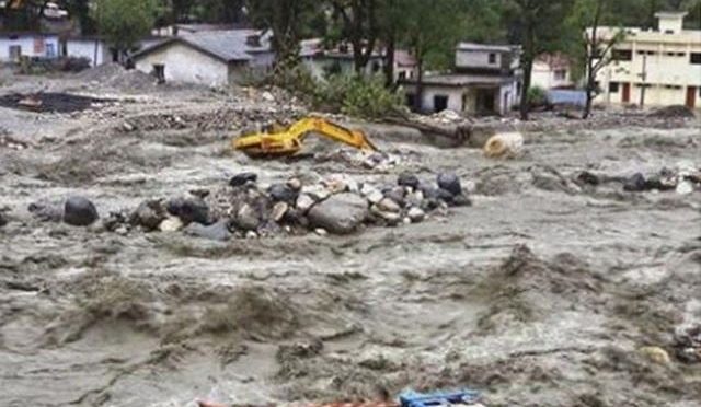 بھارت میں برفیلی جھیل پھٹنے سے 22 فوجیوں سمیت 120 افراد بہہ گئے؛14 ہلاک