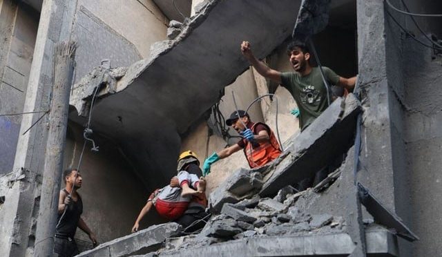 اسرائیلی فورسزنے خان یونس کی رہائشی عمارت پربم برسا دئیے، بچوں سمیت 26 افراد شہید