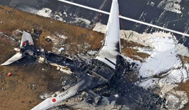 کینیڈا میں مسافر بردار طیارہ گر کر تباہ؛ ہلاکتیں
