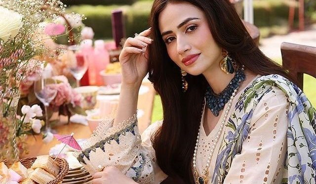“میں چھوٹی سی عمر میں ٹوٹ گئی”، ثنا جاوید کی پوسٹ وائرل