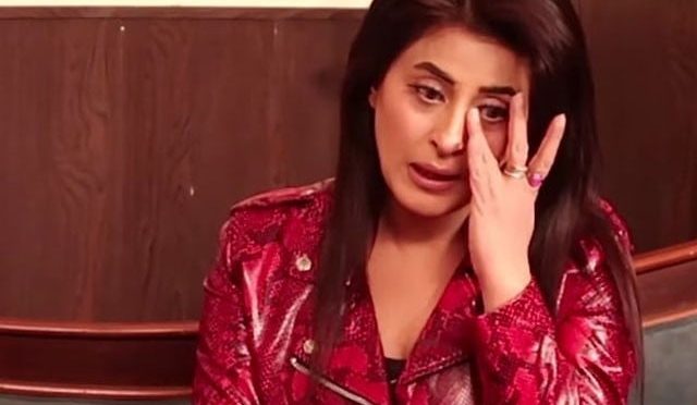 فلم اسٹار لیلیٰ اپنے والدین اور بھائیوں کی اچانک موت کو یاد کرکے رو پڑیں
