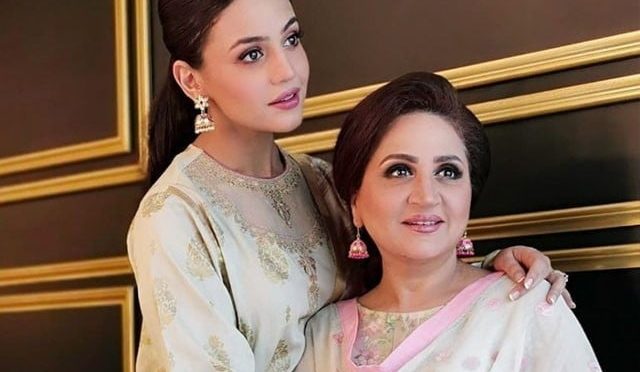 زارا کو شوبز میں کام کرنے کی اجازت نہیں تھی، والدہ اسما عباس کا انکشاف
