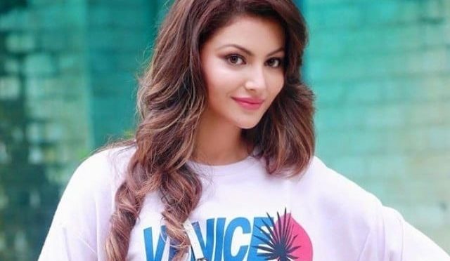 اروشی روٹیلا نے سیاست میں جانے کیلئے مداحوں سے رائے مانگ لی