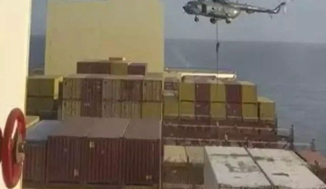 ایران نے اسرائیل سے وابستہ تجارتی بحری جہاز قبضے میں لے لیا