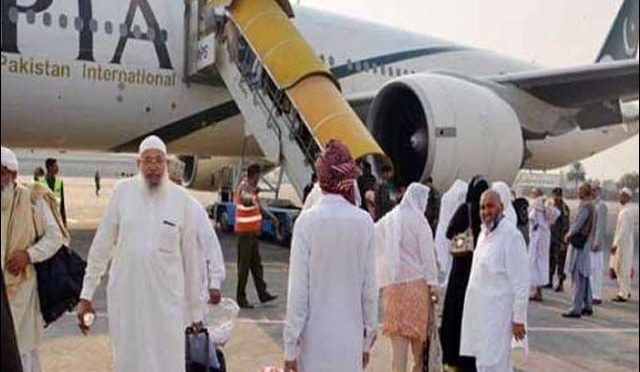 پی آئی اے کی پہلی حج پرواز 160 حاجیوں کو لے کر کراچی پہنچ گئی