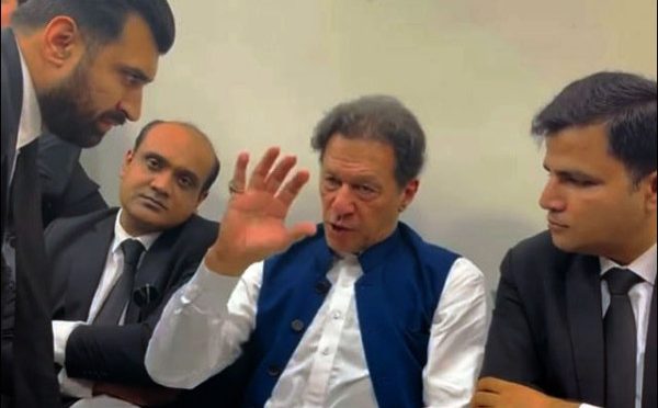 عمران خان کا حکومت کے ساتھ جاری مذاکرات ختم کرنے کا اعلان