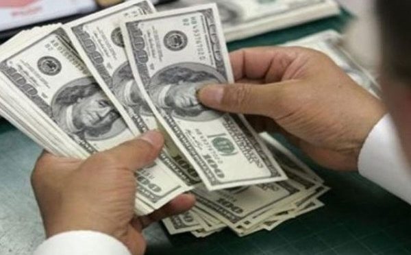 زرمبادلہ کی دونوں مارکیٹوں میں ڈالر کی پرواز جاری، اوپن مارکیٹ ریٹ 282 روپے سے تجاوز کر گئے