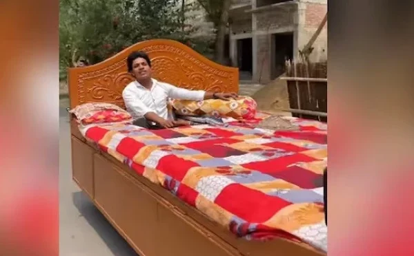 بھارت میں بیڈ جیسی گاڑی وائرل