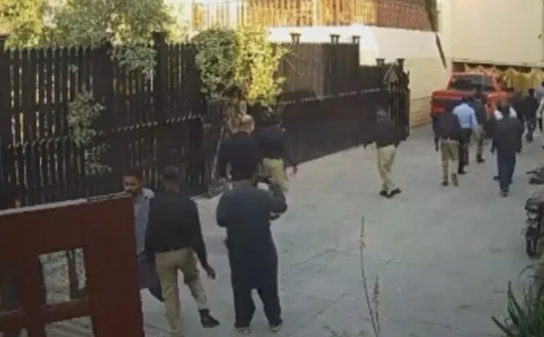 مصطفیٰ قتل کیس: ملزم ارمغان کے گھر چھاپے کی سی سی ٹی وی فوٹیج منظر عام