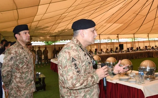 فتنہ الخوارج کے پاس واحد راستہ ہے کہ ہتھیار ڈال دے، کور کمانڈر پشاور