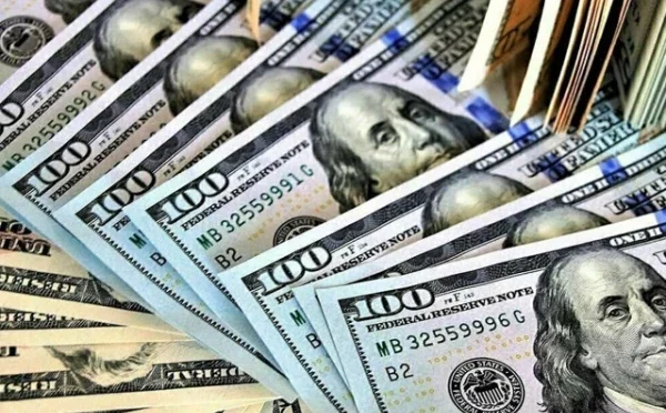 پاکستان کی کریڈٹ ریٹنگ میں بہتری سے انٹربینک میں ڈالر کی قدر میں کمی