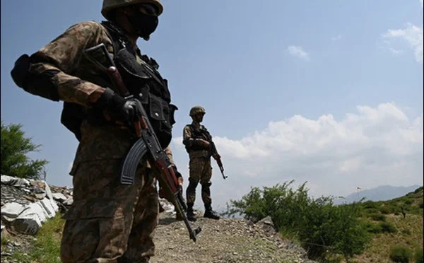 خیبرپختونخوا میں سیکیورٹی فورسز کی کارروائیوں میں 15 خوارج ہلاک، 2 جوان شہید
