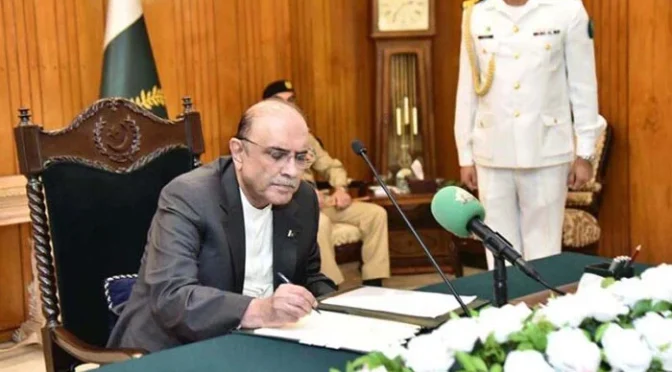 اب بچوں کی شادی کوئی نہیں کر سکتا— صدر زرداری نے بل پر دستخط کر دئے