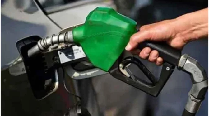 حکومت نے پیٹرول کی قیمت میں کتنا اضافہ کیا؟