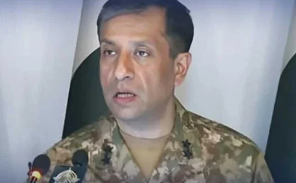 بھارت کی نئی دراندازی ناکام، 12 ڈرونز تباہ ، پاک فوج کے4 جوان زخمی، ڈی جی آئی ایس پی آر