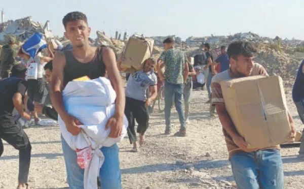 غزہ میں بھوک نے خوف پر قابو پالیا: ہزاروں فلسطینیوں کا امدادی مراکز پر دھاوا