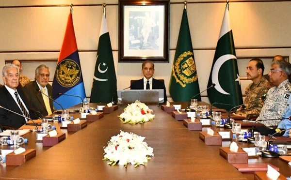 وزیراعظم اور مسلح افواج کے سربراہان کا آئی ایس آئی ہیڈ کوارٹر کا دورہ، سیکیورٹی صورتحال پر بریفنگ