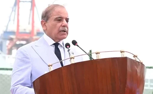 بھارتی فوج بری اور فضائی پٹائی کے بعد ہماری بحریہ سے لڑنے کی ہمت نہ کرسکی، وزیراعظم.