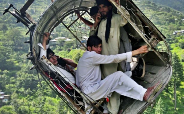 ‘ہینگنگ بائے اے وائر’ کانز فلم فیسٹیول کا حصہ بن گئی