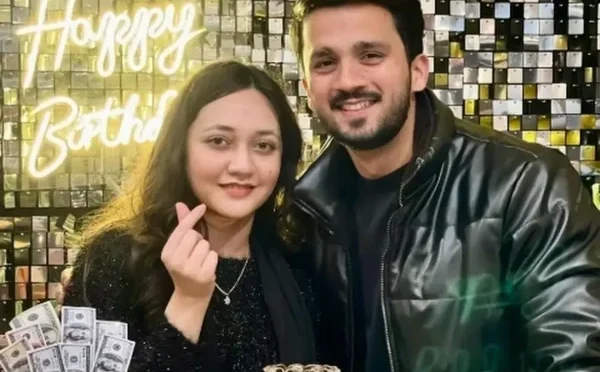 رجب بٹ کو اہلیہ کے ساتھ نامناسب رویہ اختیار کرنے پر تنقید کا سامنا