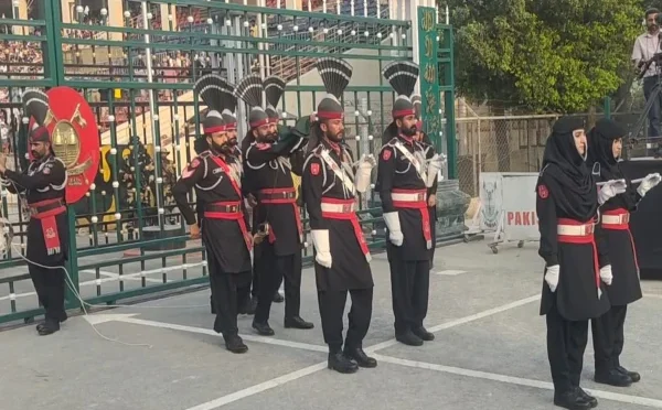 واہگہ پرچم کشائی: ہر پاکستانی سپاہی ہے