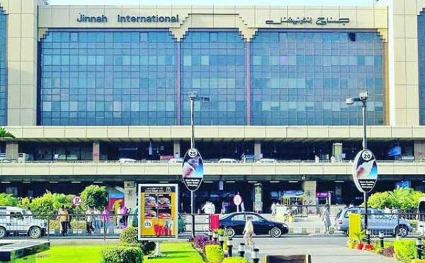 کراچی ایئرپورٹ میں کسٹمز کی کارروائی، آئی فونز، ٹیبلٹس اور لیپ ٹاپس اسمگل کرنے کی کوشش ناکام