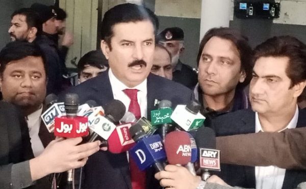 کے پی حکومت نے قبائلی اضلاع کے 700 ارب پر شب خون مارا، گورنر