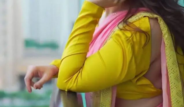 “ساڑھی بےڈھنگی، حریم فاروق تنقید کی زد میں